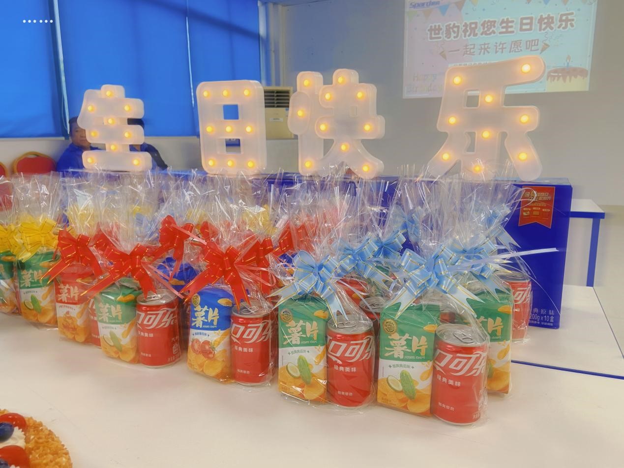 百瑞彩票5988温暖相伴,员工共同庆生